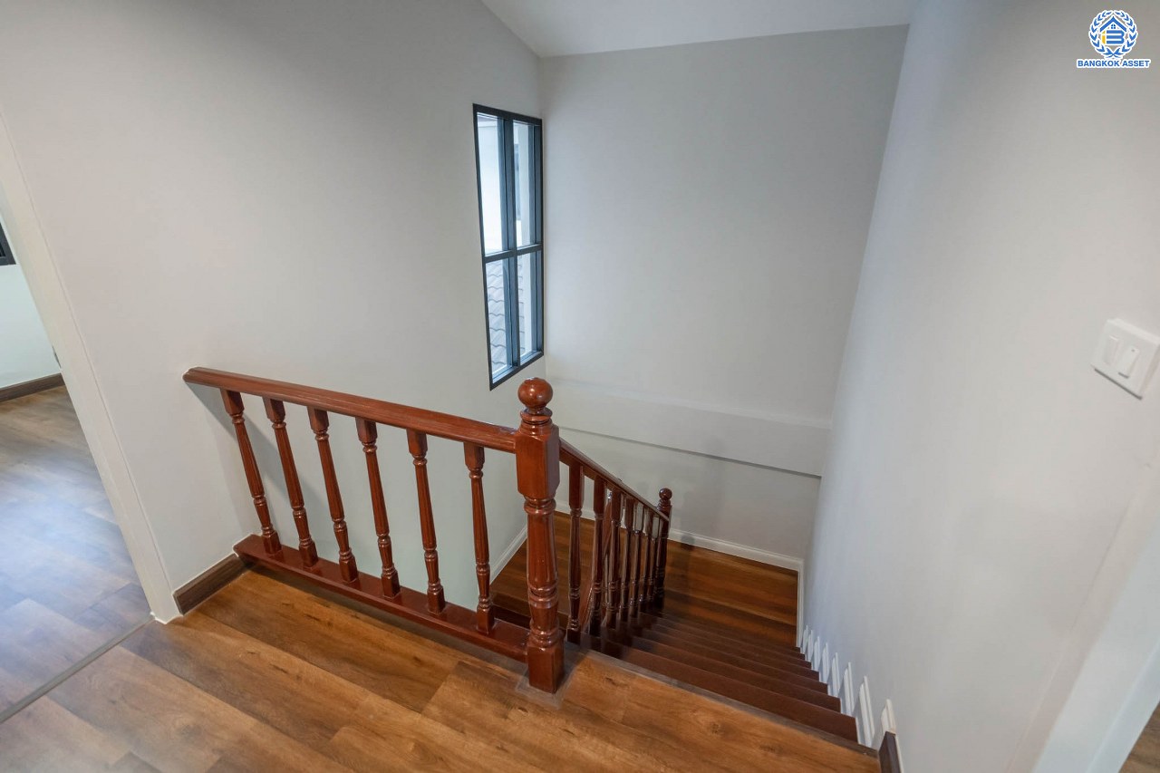 บ้านมือสองตกแต่งใหม่ ม.อักษรา พุทธมณฑลสาย3 ตกแต่งหรูหรา เนื้อที่ 55 ตร.ว. ฟังก์ชัน 3 ห้องนอน 3 ห้องน้ำ จอดรถได้ 2 คัน บนทำเลเชื่อมต่อเมือง ใกล้เซ็นทรัลศาลายา, ม.มหิดล ทางคู่ขนานลอยฟ้าบรมราชชนนี และรายล้อมด้วยสิ่งอำนวยความสะดวกครบ!